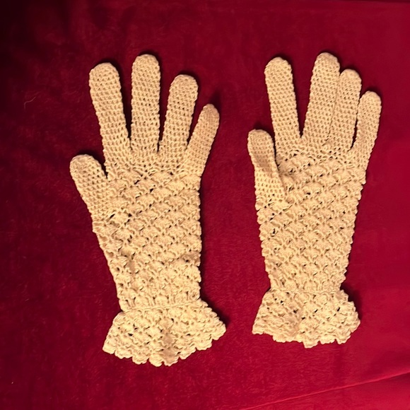 Vintage Accessories - Vintage cream lace gloves